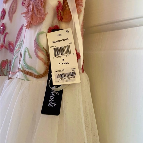 Dress - Picture 2 of 4